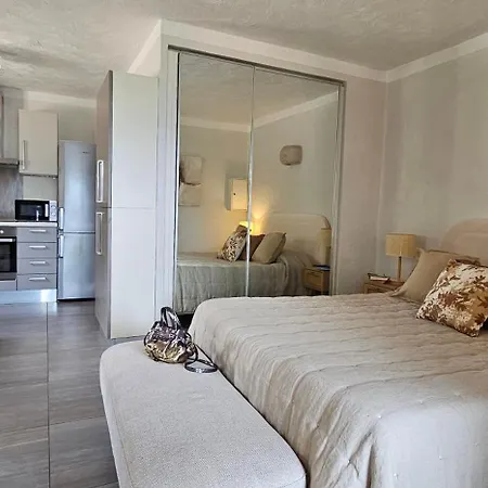 & Aria Marina Aparthotel 3*