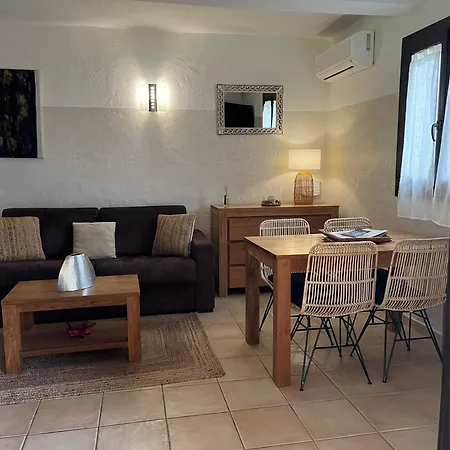 & Aria Marina Aparthotel