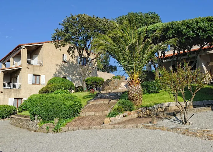 Aria Marina Aparthotel 4*