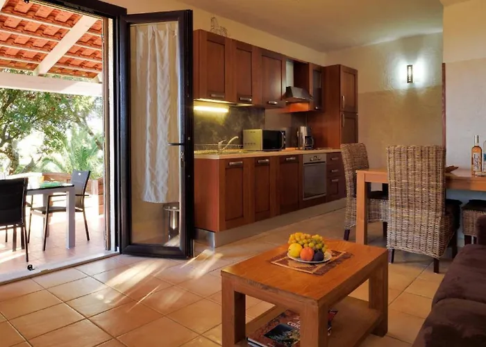 Aparthotel Aria Marina 4*